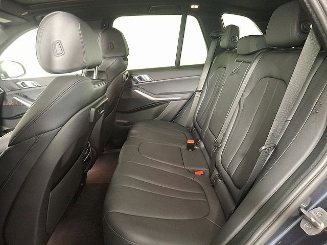 Used 2022 BMW X5 xDrive40i w/ Premium Package AWD/4WD image 14