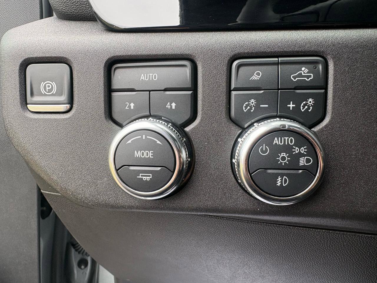 Used 2025 GMC Sierra 1500 SLT image 13