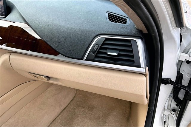 Used 2016 BMW 320i xDrive Sedan image 16