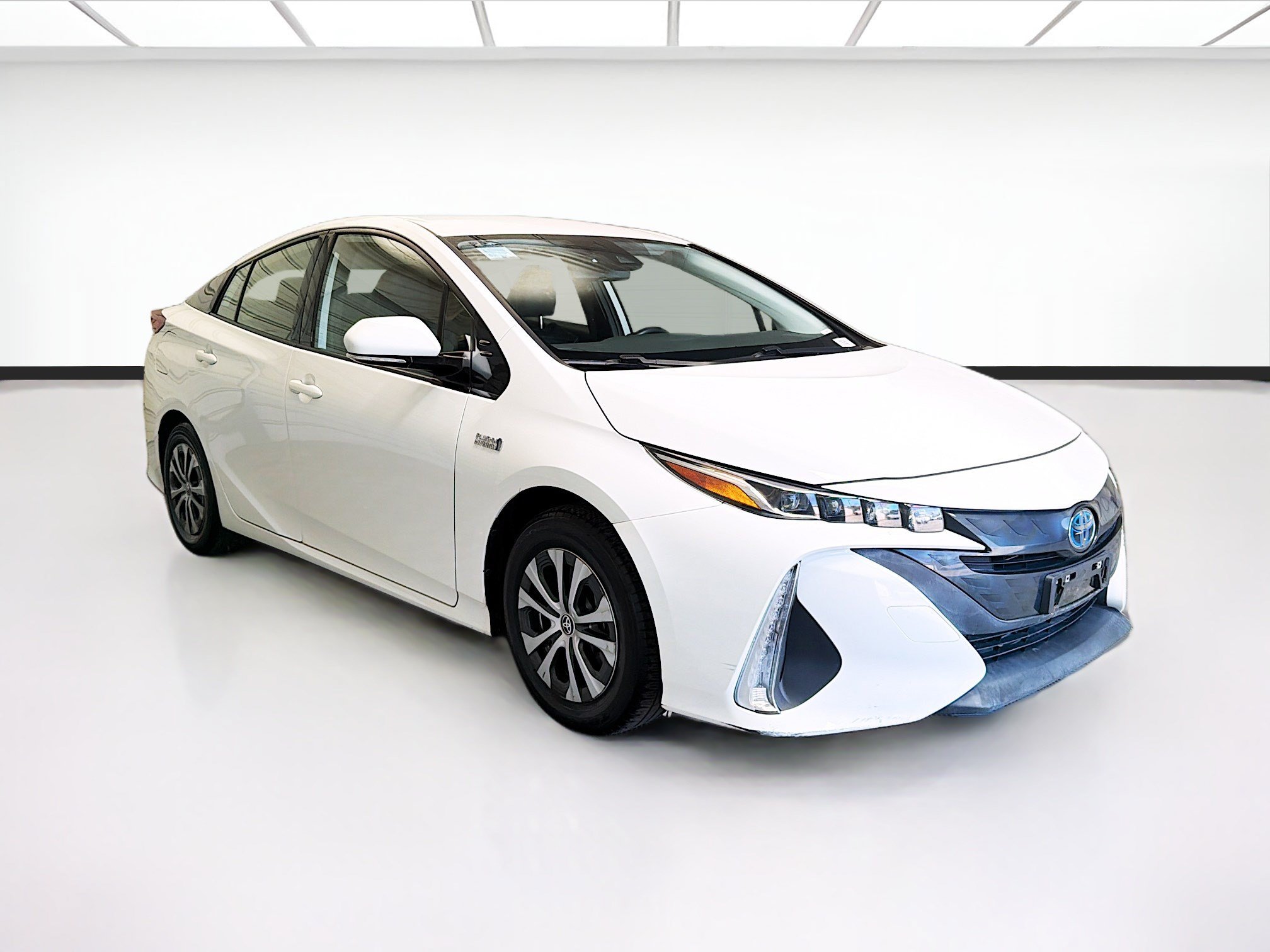 Used 2020 Toyota Prius Prime XLE FWD image 3