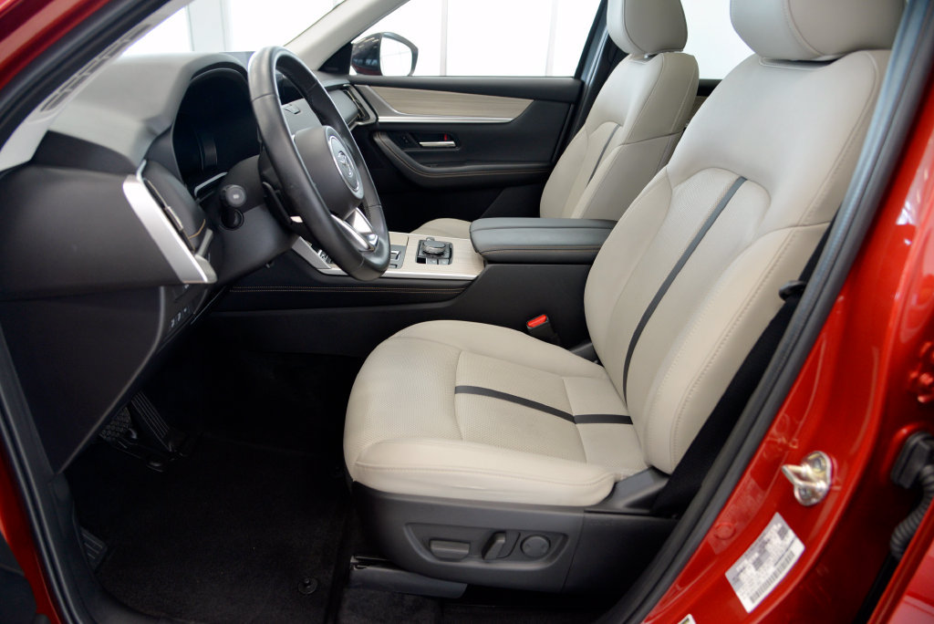 Certified 2025 MAZDA CX-70 Plug-In Hybrid w/ Premium Pkg AWD/4WD image 15