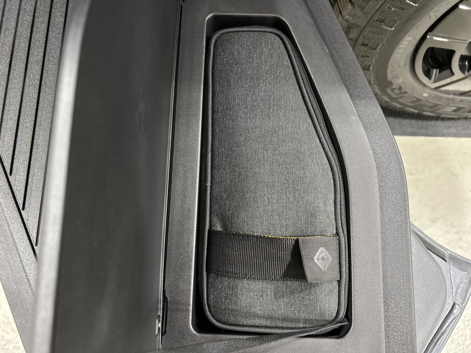 Used 2024 Rivian R1T Adventure AWD/4WD image 32