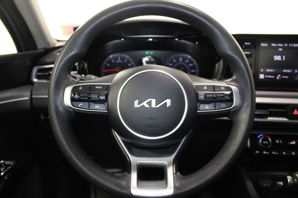 Used 2023 Kia K5 LXS image 31