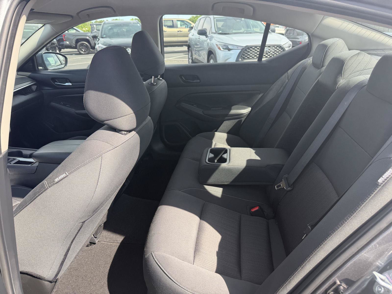 Used 2025 Nissan Altima 2.5 SV FWD image 14