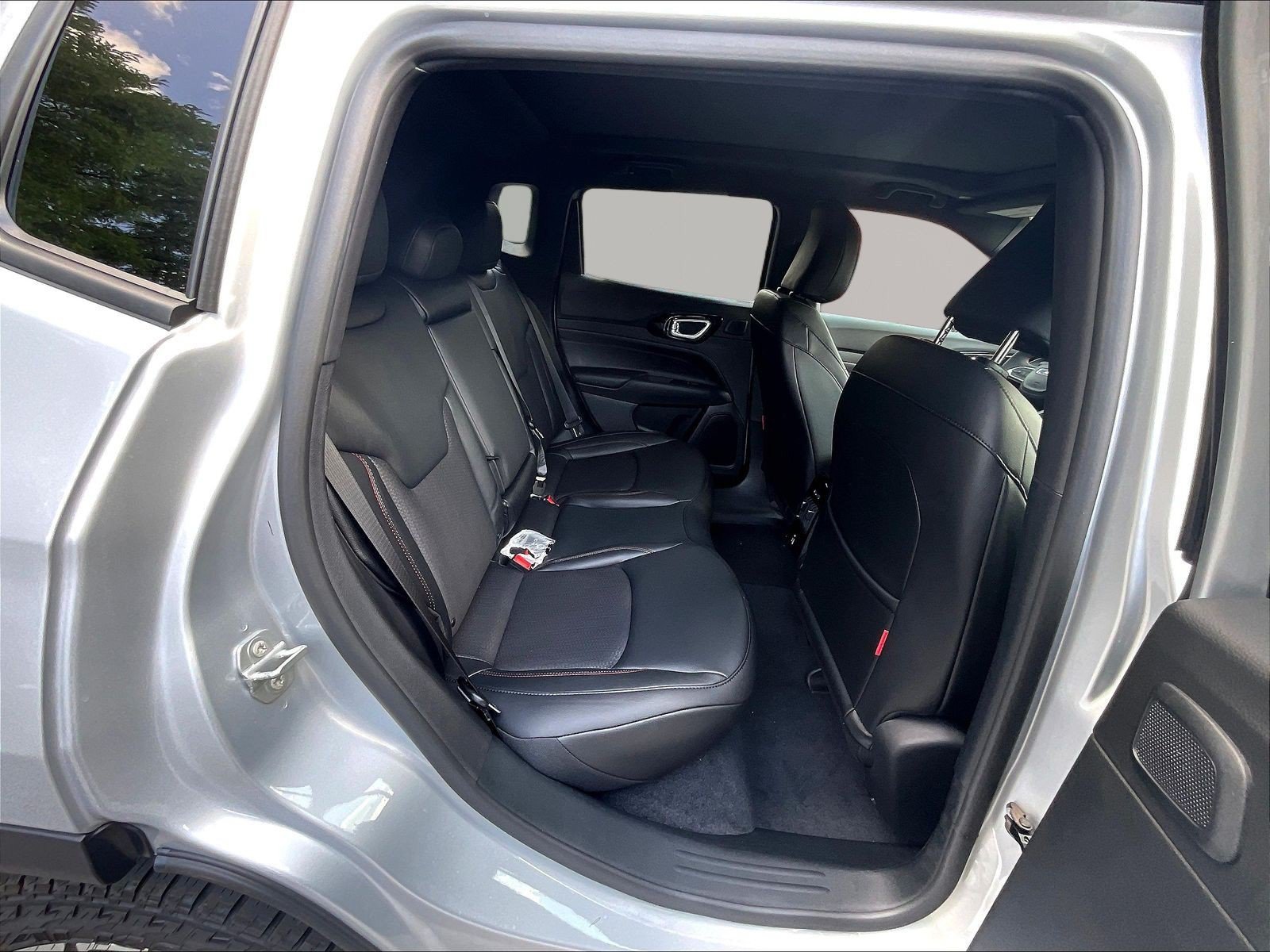 New 2026 Jeep Compass Trailhawk w/ Sun, Sound & Navigation Group AWD/4WD image 20