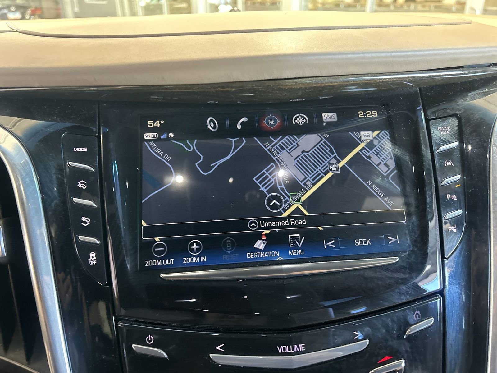 Used 2018 Cadillac Escalade Platinum AWD/4WD image 12