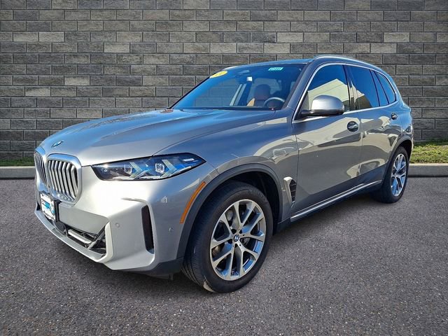 Used 2024 BMW X5 xDrive40i w/ Premium Package image 3