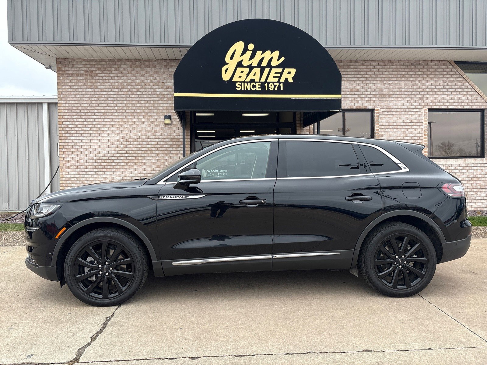 Used 2022 Lincoln Nautilus Reserve w/ Equipment Group 201A image 2