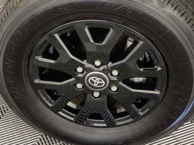 Used 2025 Toyota Tacoma SR5 AWD/4WD image 26