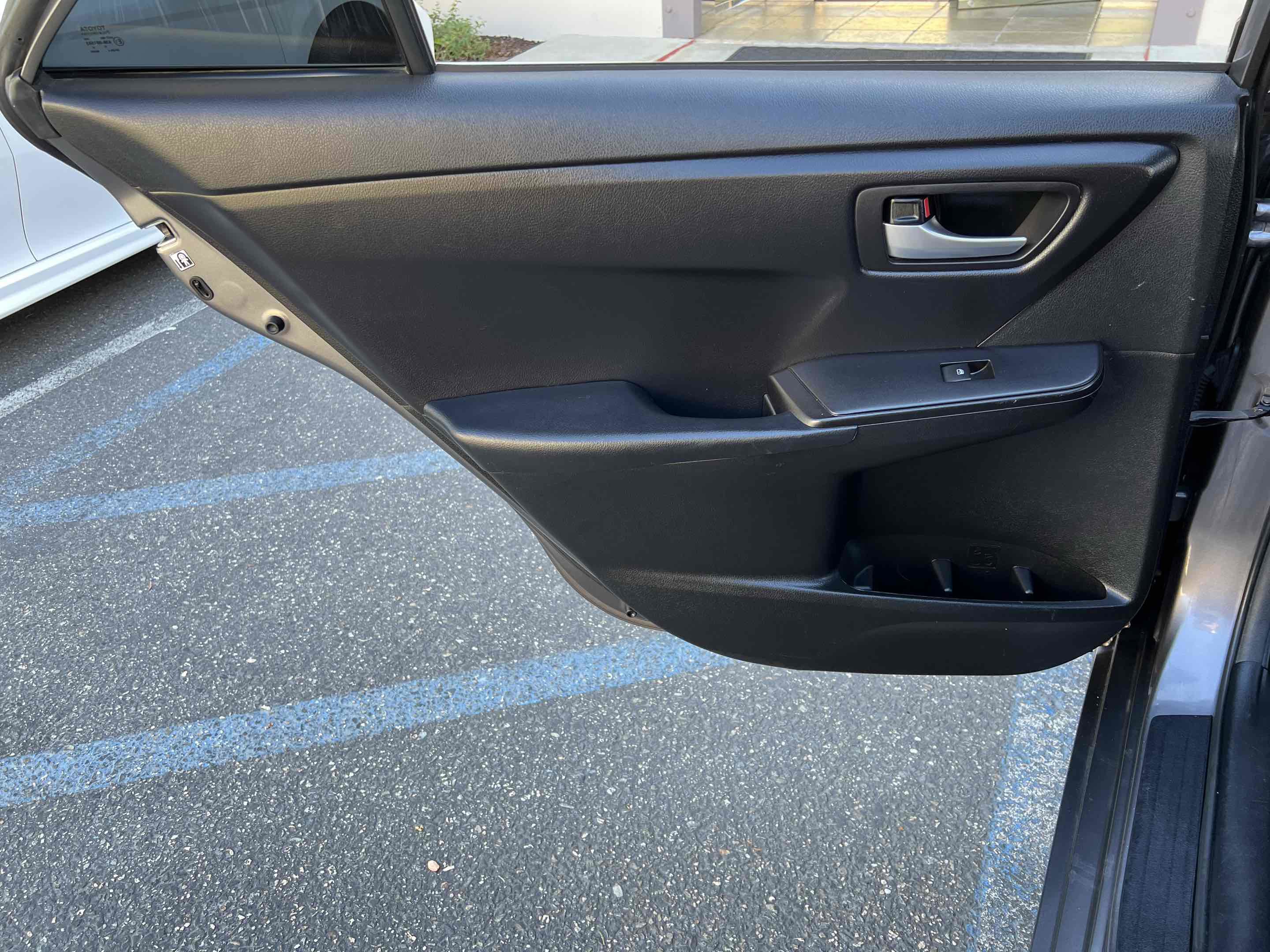 Used 2017 Toyota Camry SE w/ Moonroof Package FWD image 68