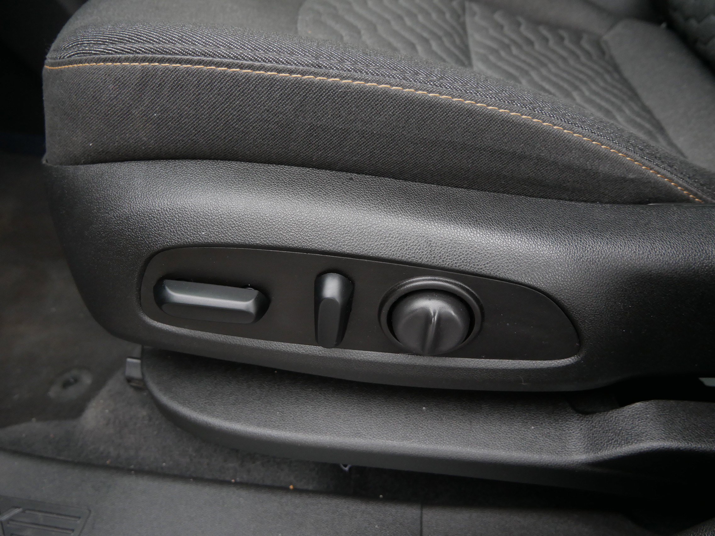 Used 2020 Chevrolet Equinox LT image 23