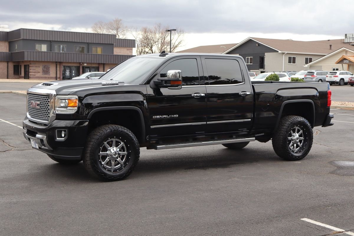 Used 2017 GMC Sierra 2500 Denali w/ Duramax Plus Package image 10