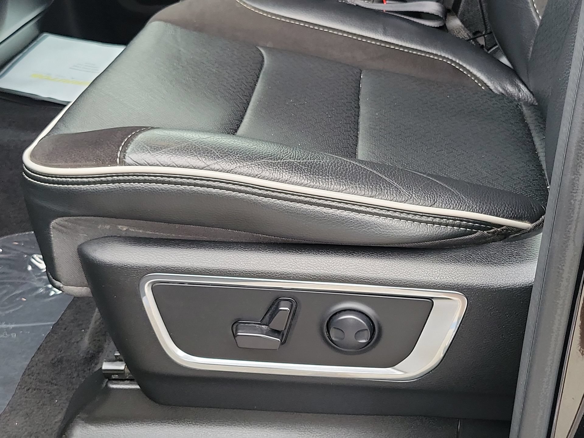 Certified 2025 RAM 1500 Laramie AWD/4WD image 15