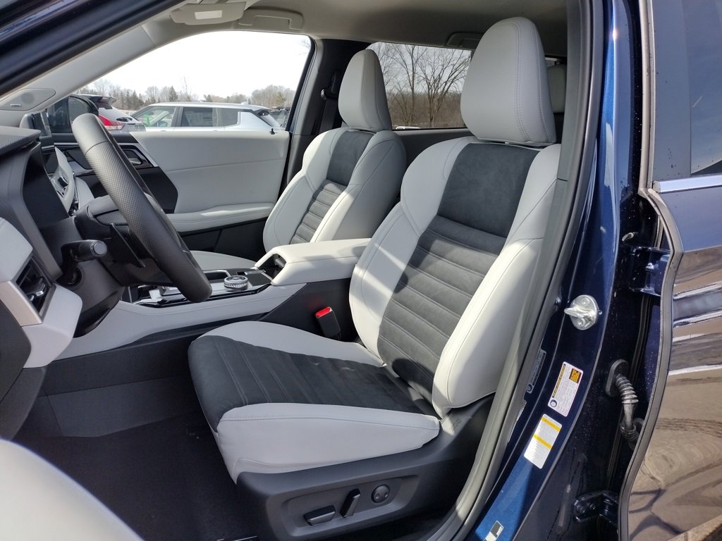 New 2026 Mitsubishi Outlander SE image 7