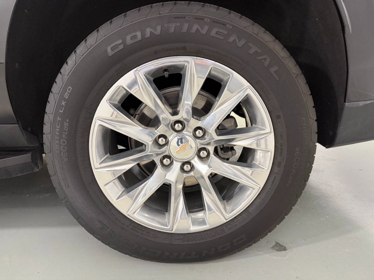 Used 2023 Chevrolet Suburban Premier image 31