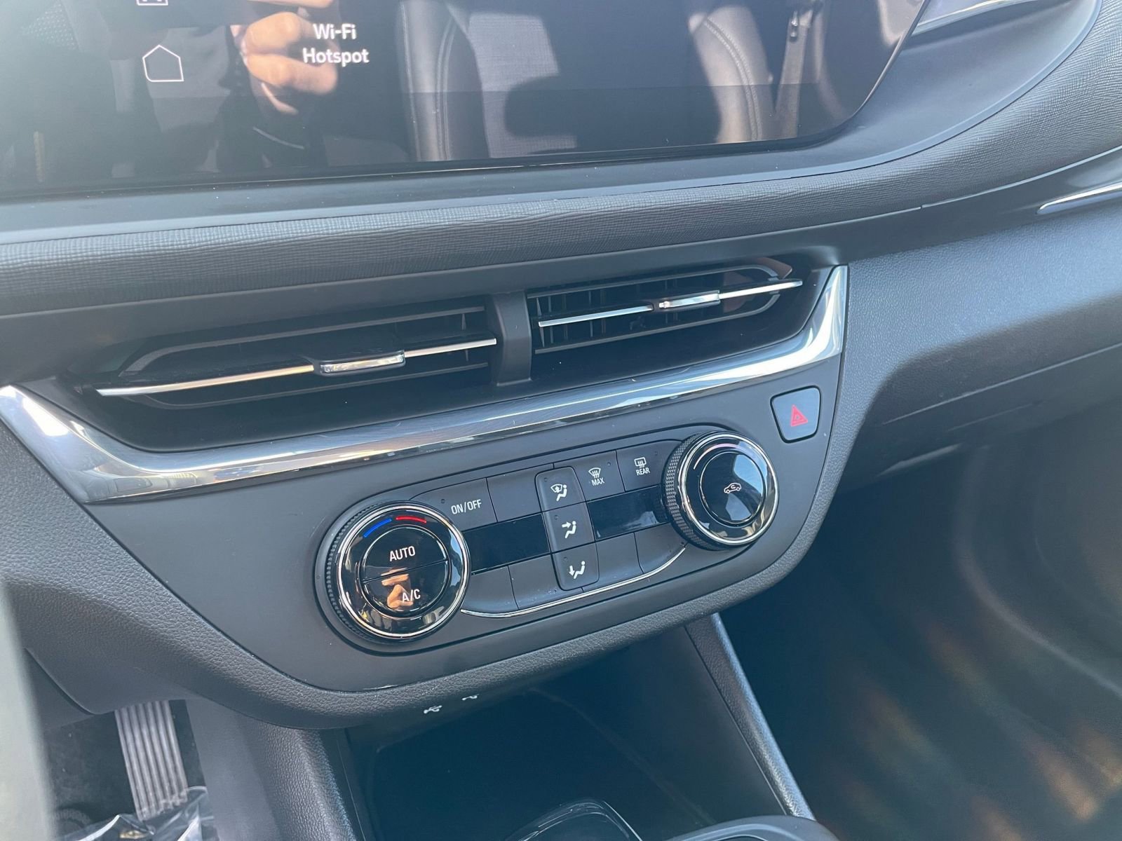 Used 2025 Buick Envista Preferred image 17