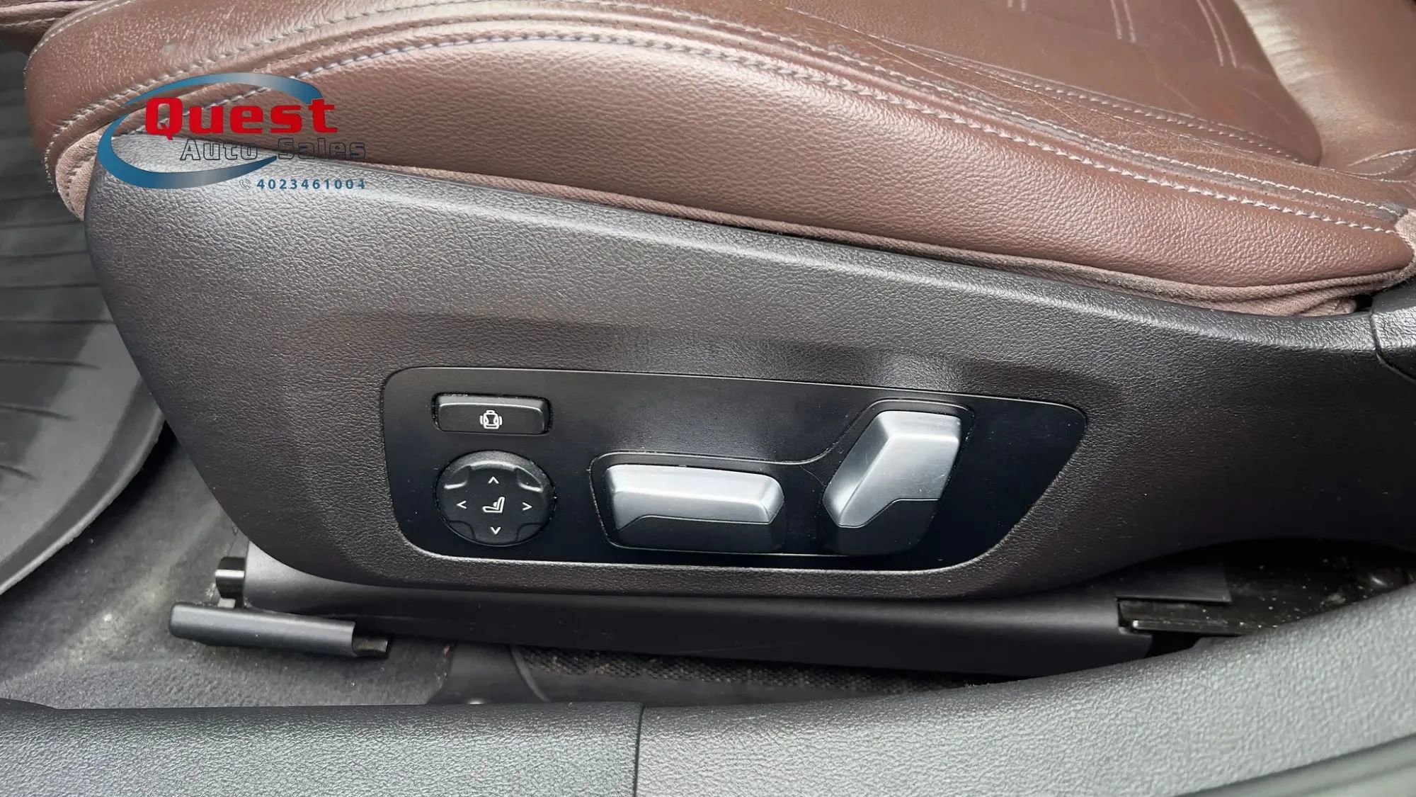 Used 2019 BMW 330i xDrive Sedan w/ Premium Package AWD/4WD image 18