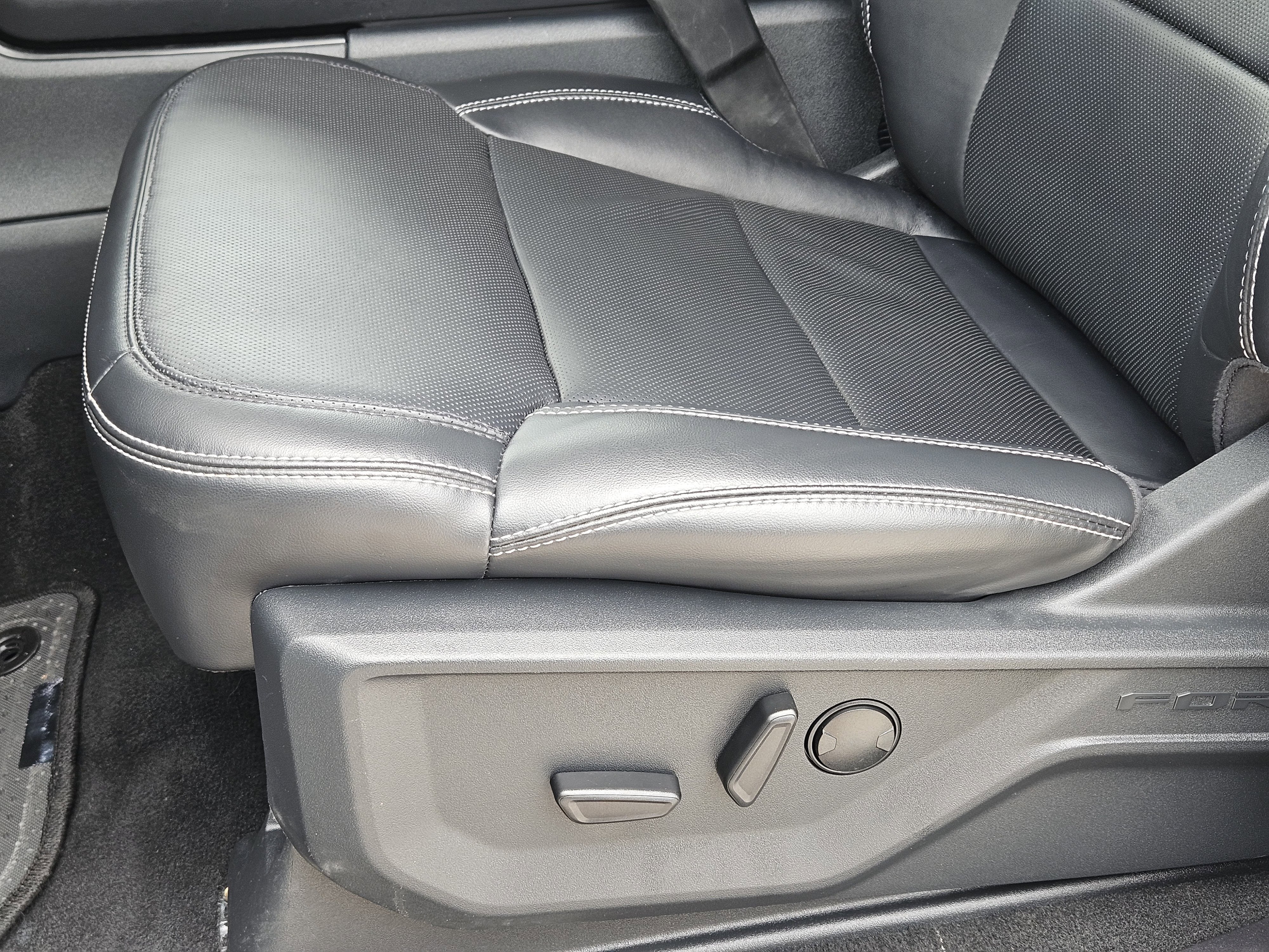 Used 2025 Ford Expedition Platinum AWD/4WD image 24