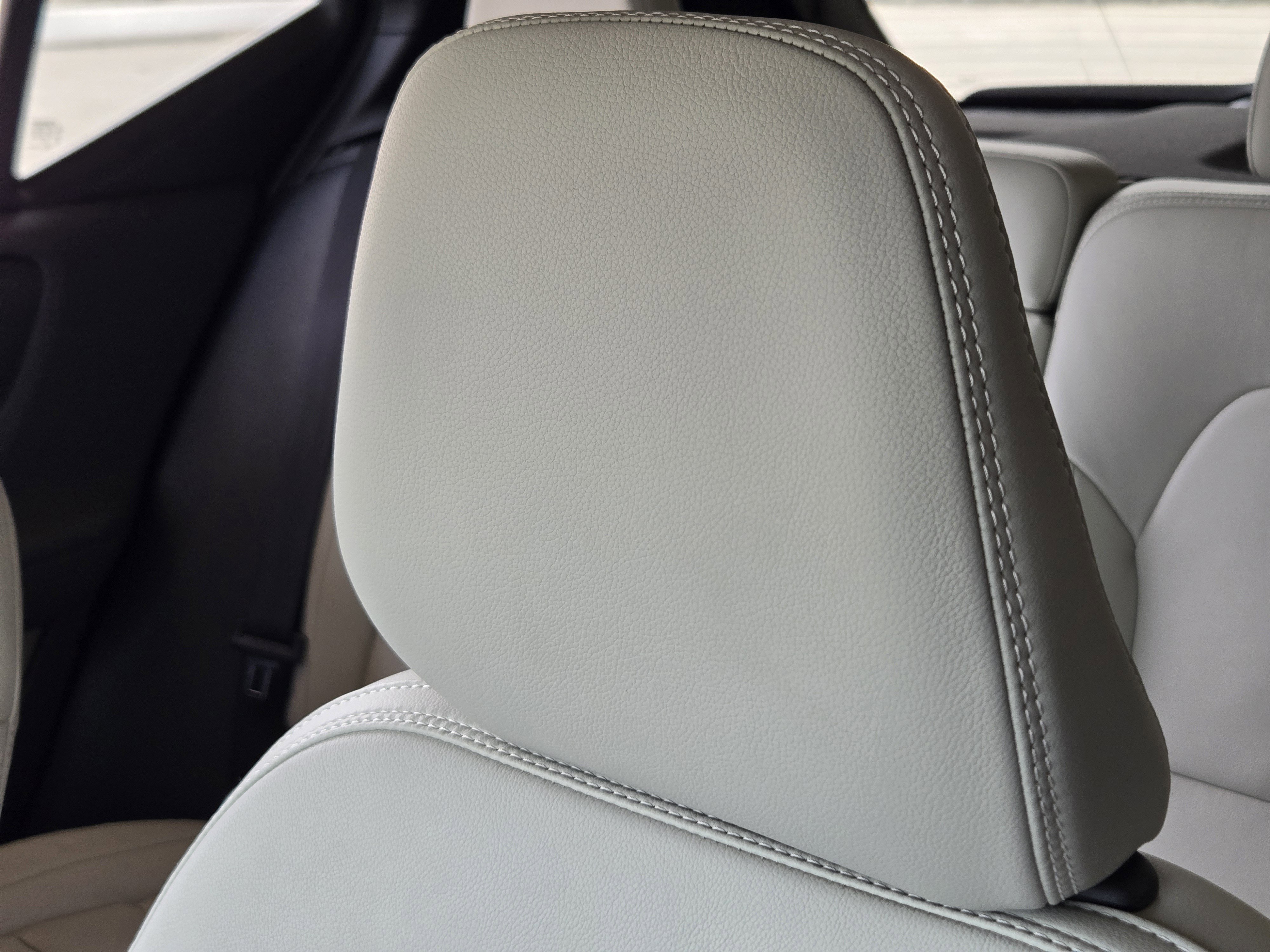 Used 2025 Volvo XC40 B5 Plus w/ Protection Package Premier image 22