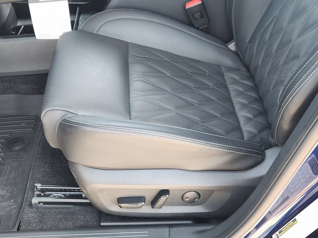 Used 2025 Nissan Rogue Platinum w/ Platinum Premium Package FWD image 18