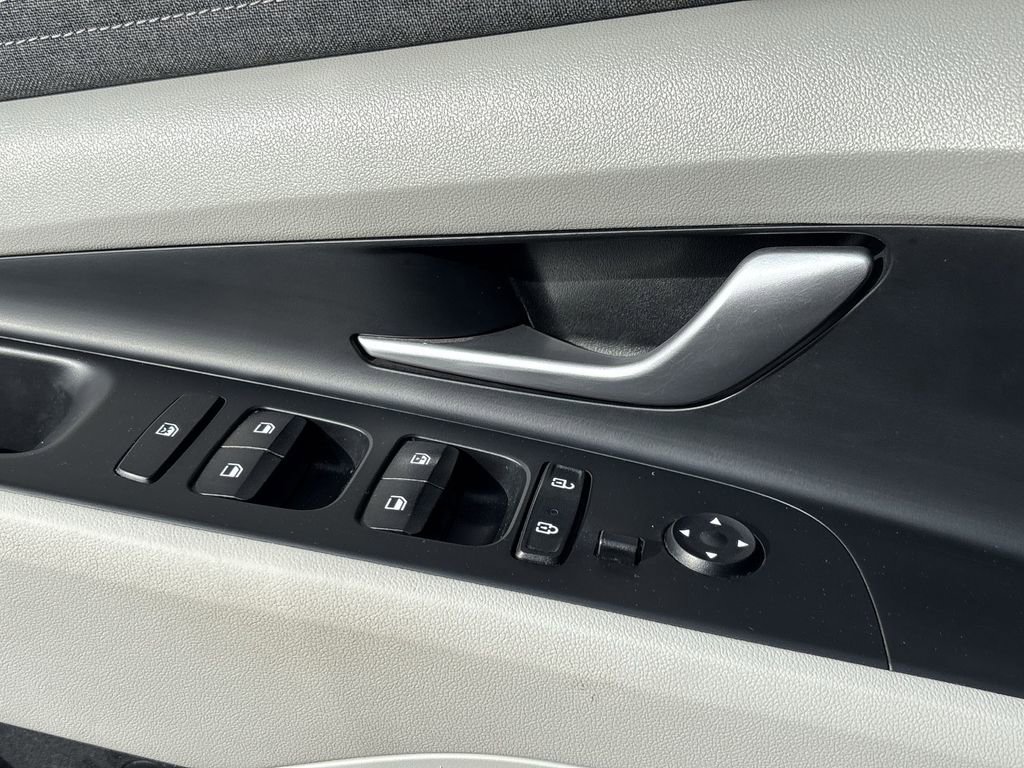 Used 2023 Hyundai Elantra Limited image 24