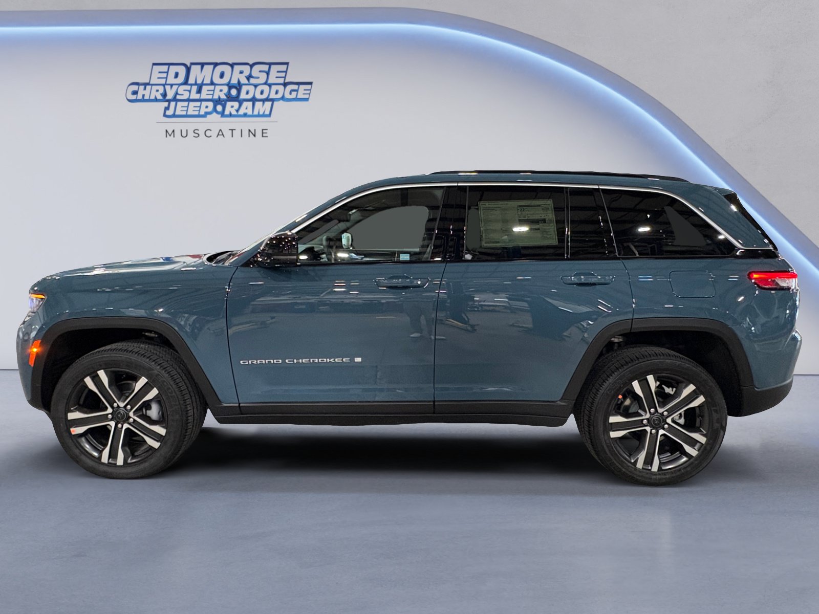 New 2027 Jeep Grand Cherokee Limited AWD/4WD image 2