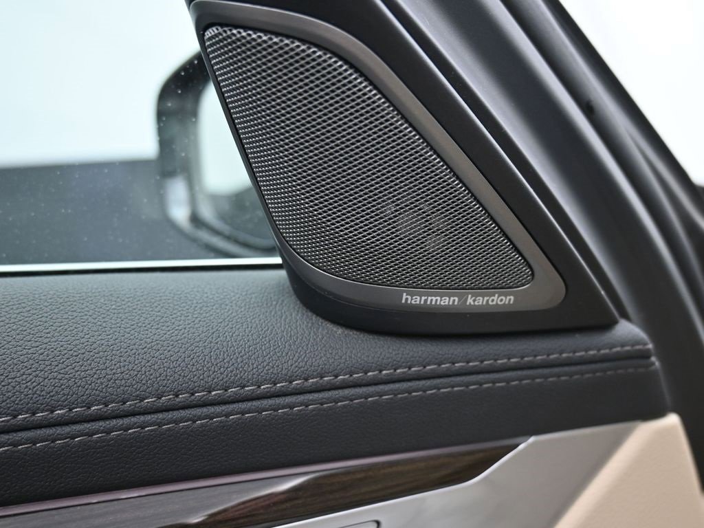 Used 2021 BMW 740i xDrive image 10