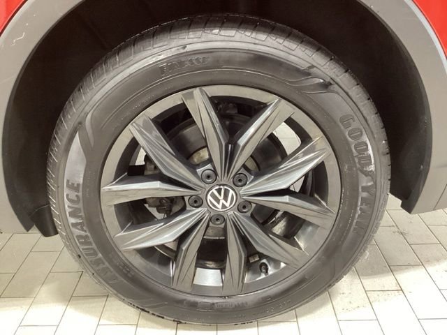 Certified 2024 Volkswagen Tiguan SE image 25