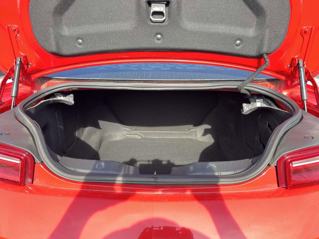 Used 2018 Chevrolet Camaro LT image 10