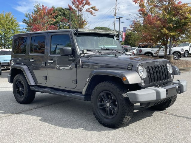 Used 2017 Jeep Wrangler Unlimited Sahara w/ Connectivity Group AWD/4WD image 7