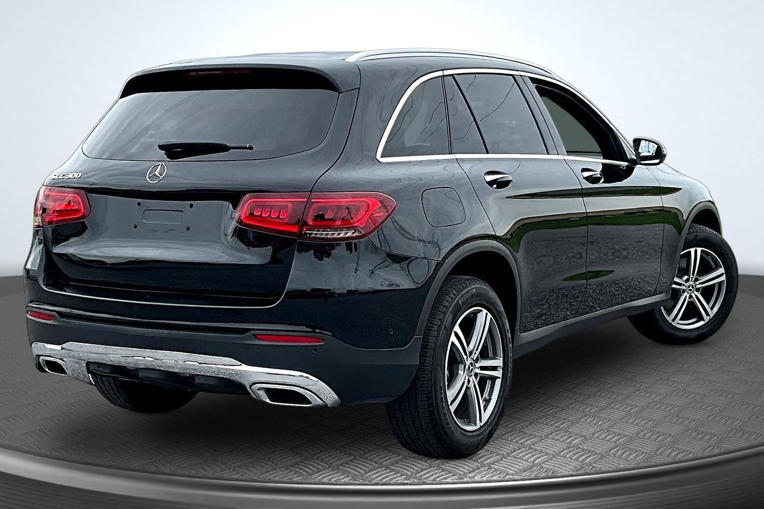 Used 2022 Mercedes-Benz GLC 300 w/ Premium Package Lite image 7