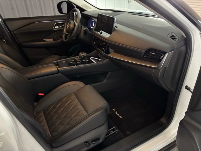 Used 2024 Nissan Rogue Platinum w/ Platinum Premium Package image 21