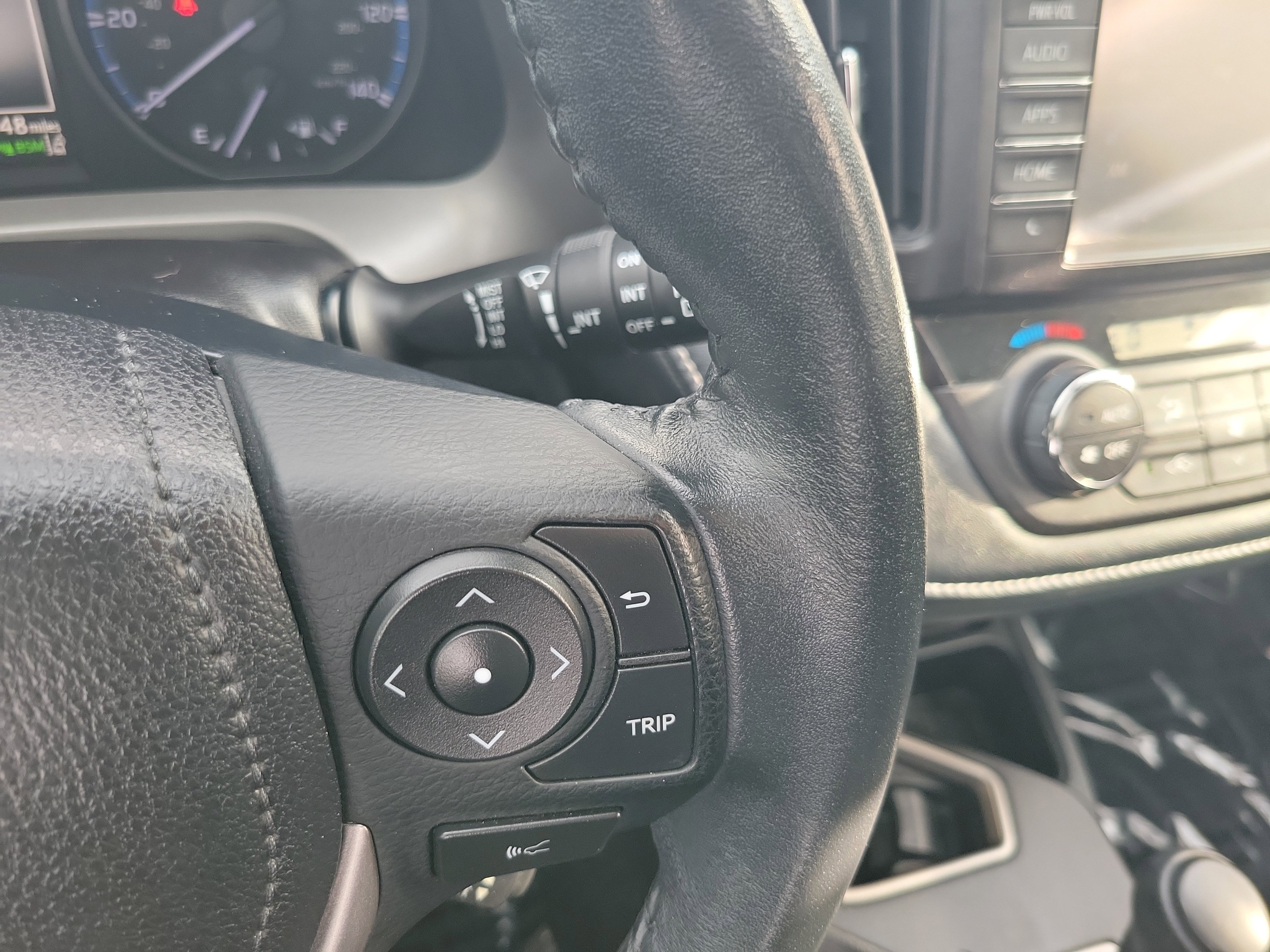 Used 2018 Toyota RAV4 XLE AWD/4WD image 20
