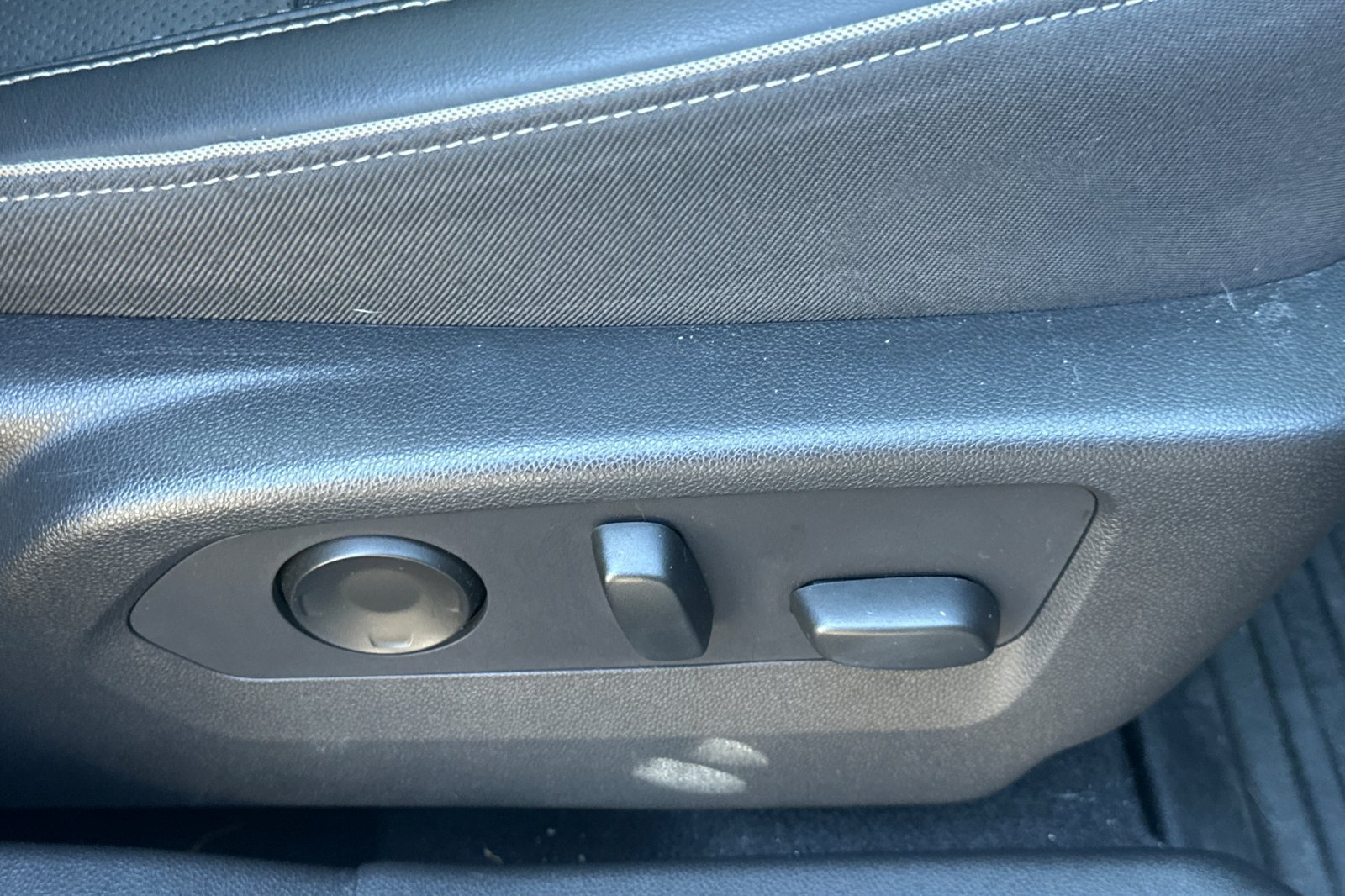 Used 2021 Buick Envision Essence FWD image 24