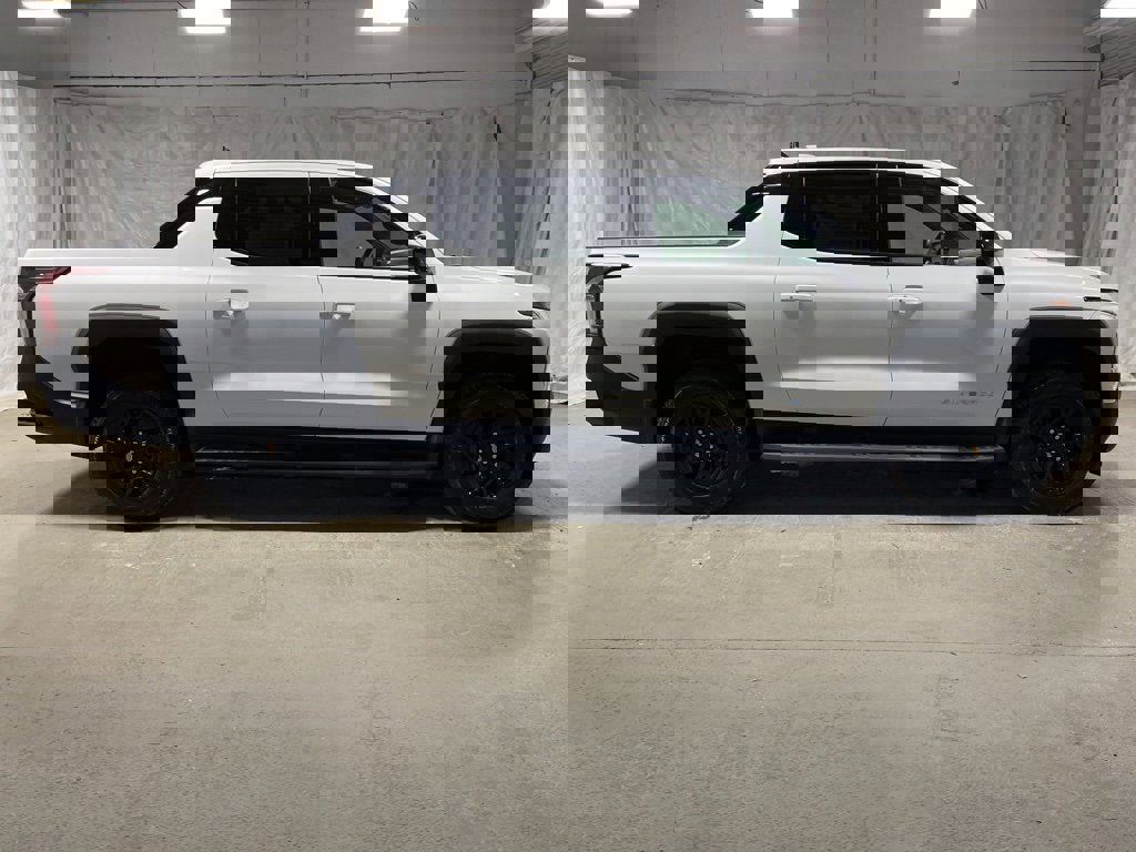 New 2025 Chevrolet Silverado EV LT image 8