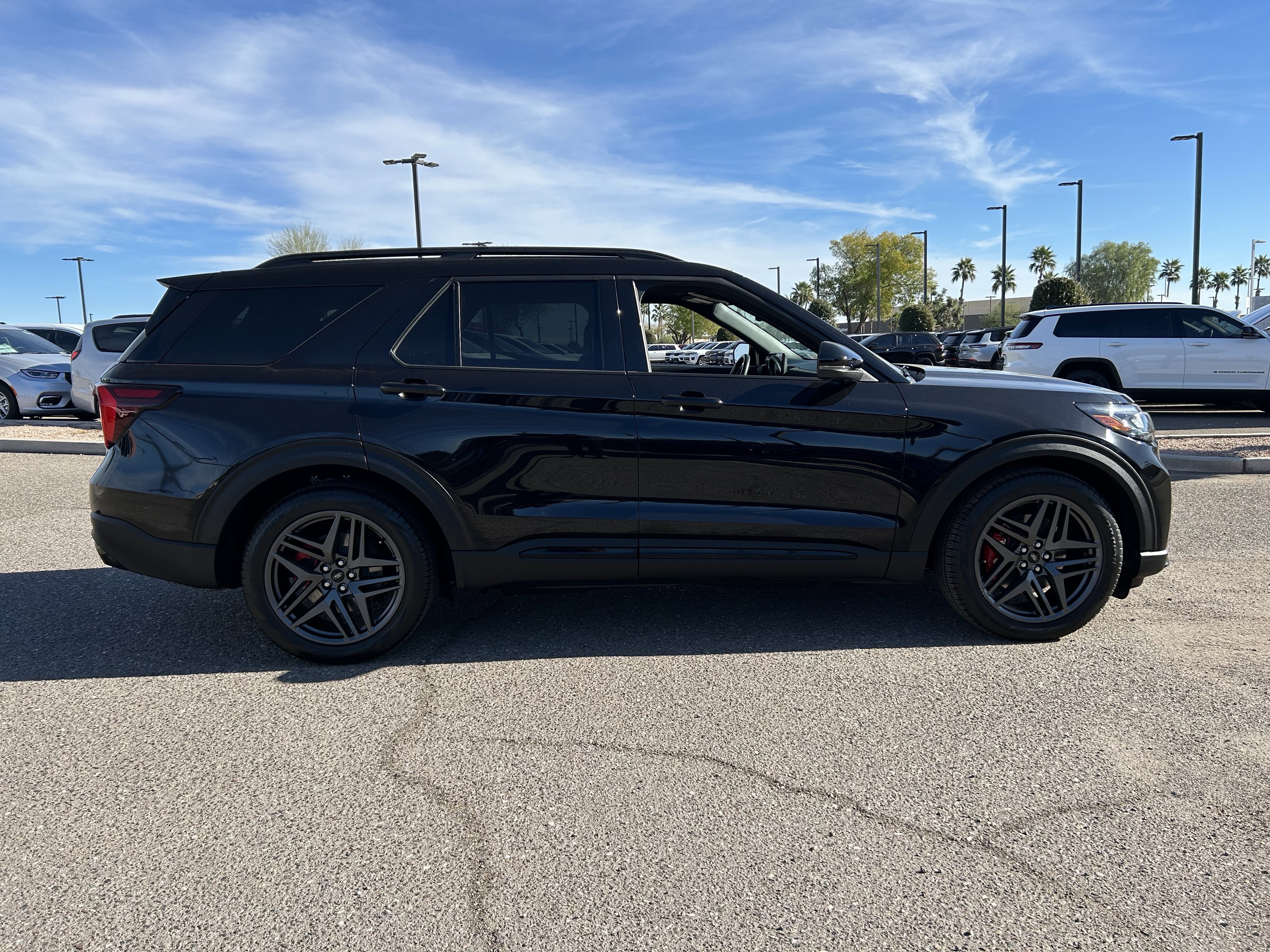 Used 2025 Ford Explorer ST image 6