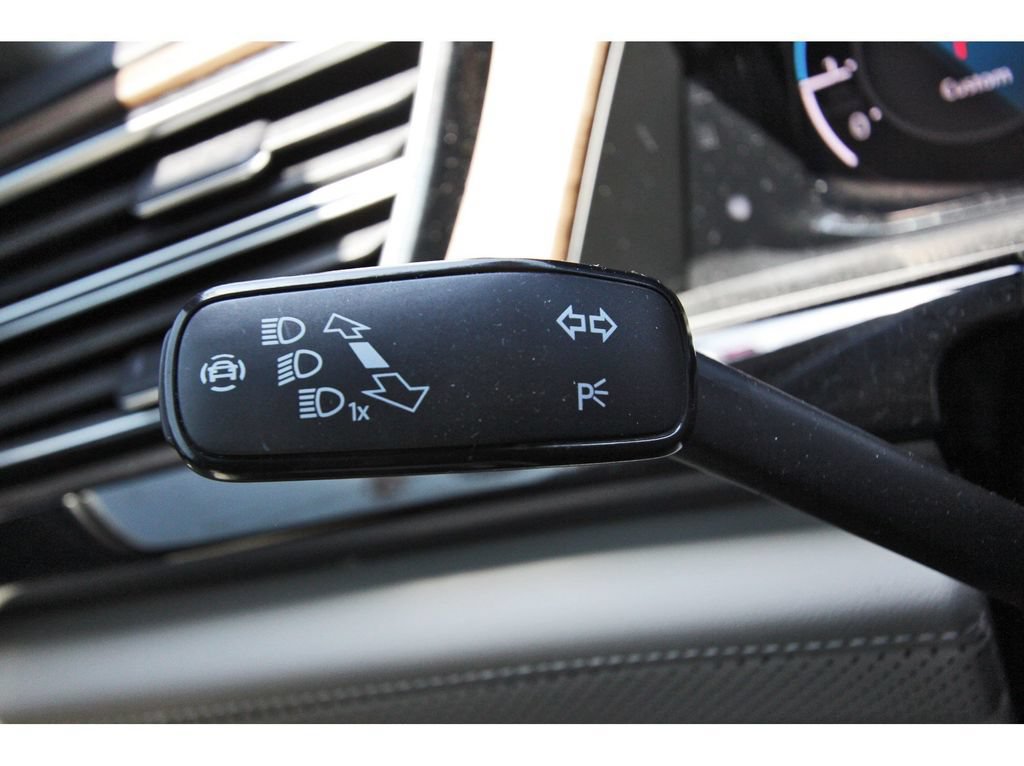Used 2025 Volkswagen Atlas SE FWD image 18