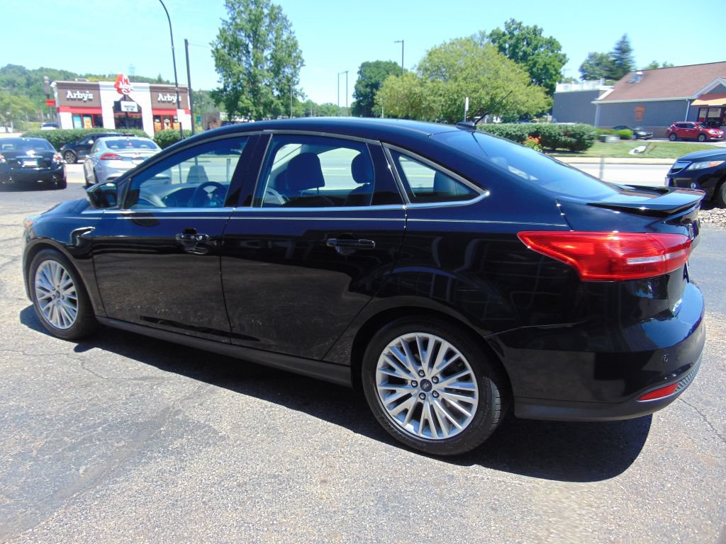 Used 2016 Ford Focus Titanium w/ Titanium Technology Package FWD image 8
