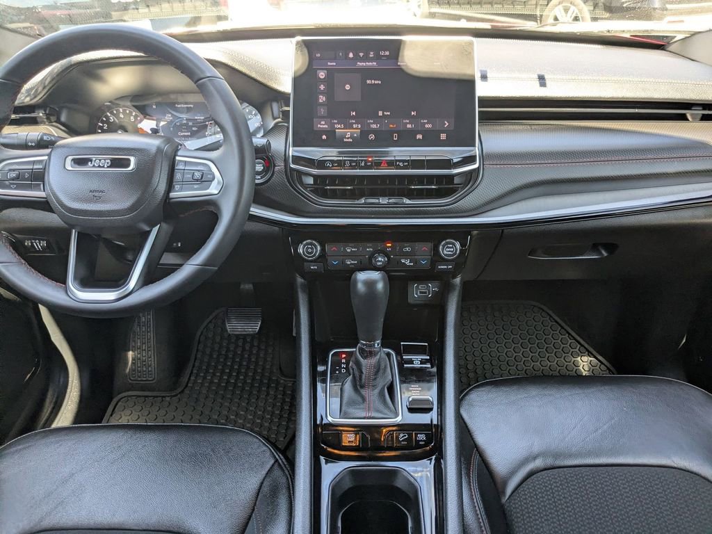 Used 2025 Jeep Compass Trailhawk image 25