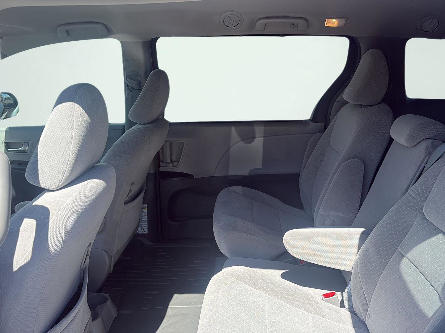 Used 2019 Toyota Sienna LE FWD image 19