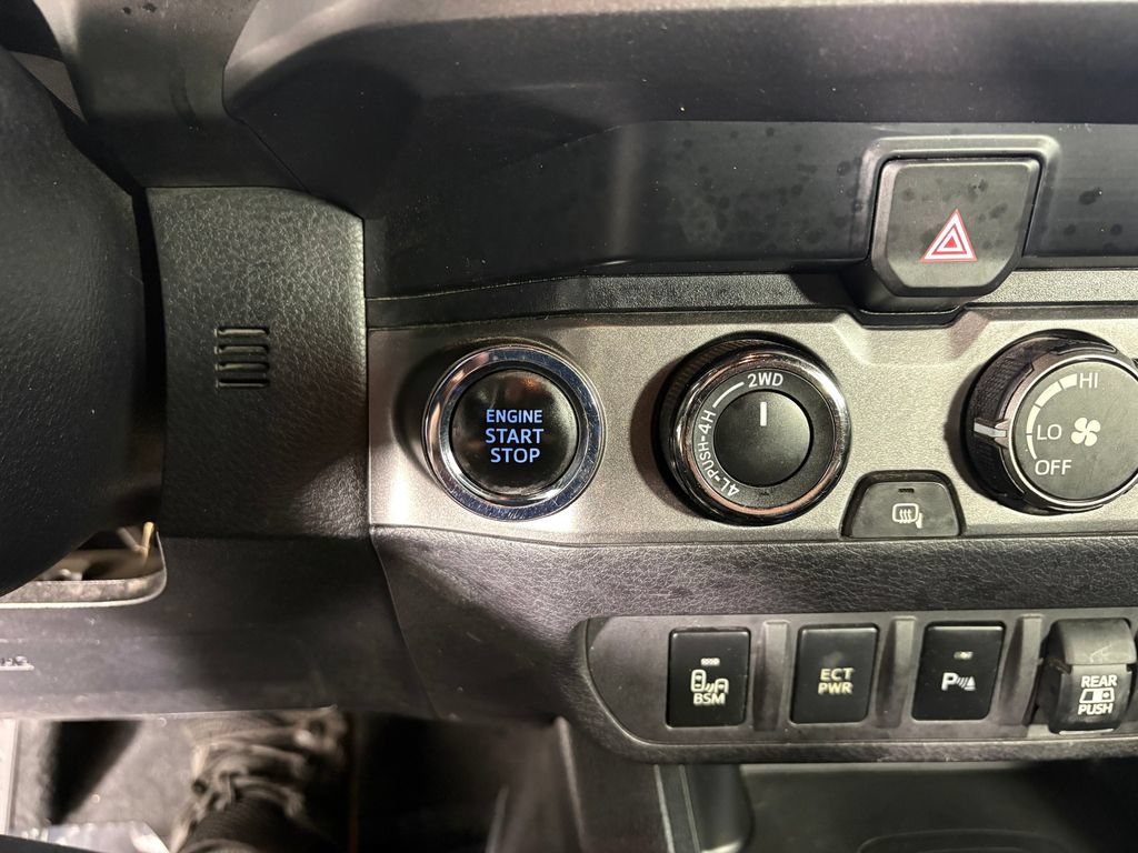 Used 2019 Toyota Tacoma TRD Sport w/ Technology Package AWD/4WD image 20