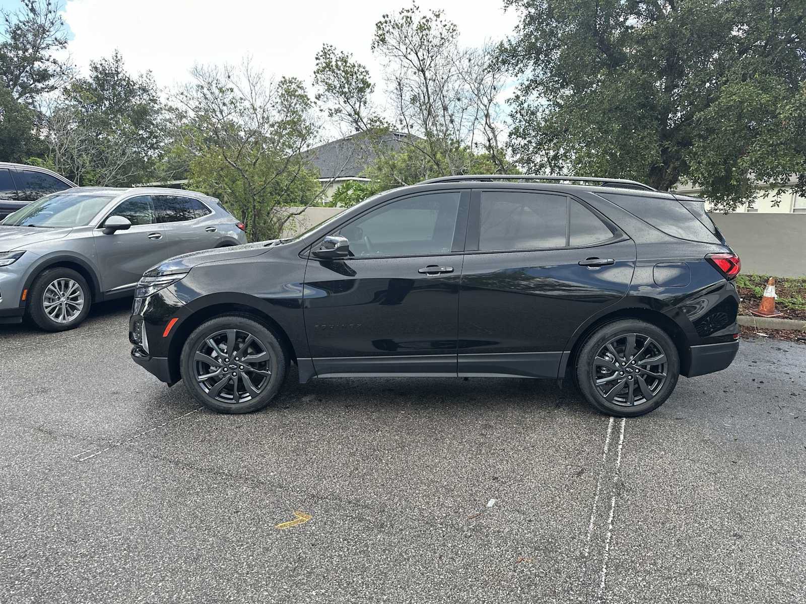 Used 2023 Chevrolet Equinox RS FWD image 3