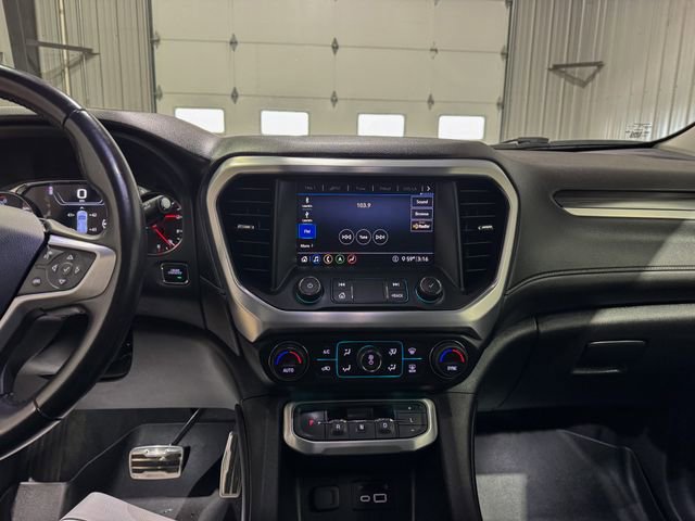 Used 2020 GMC Acadia SLT w/ Driver Alert Package II image 16