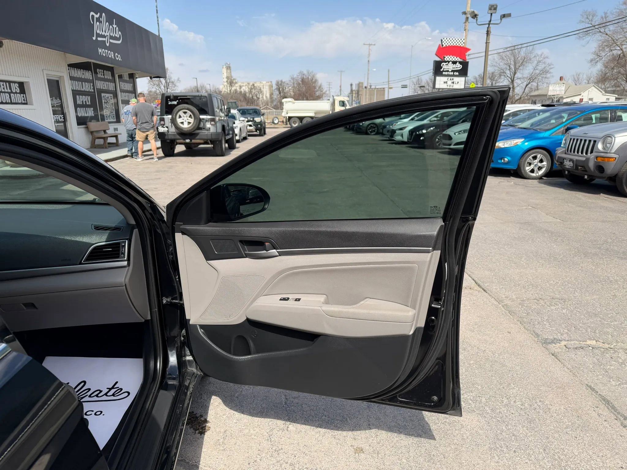 Used 2018 Hyundai Elantra Limited FWD image 13