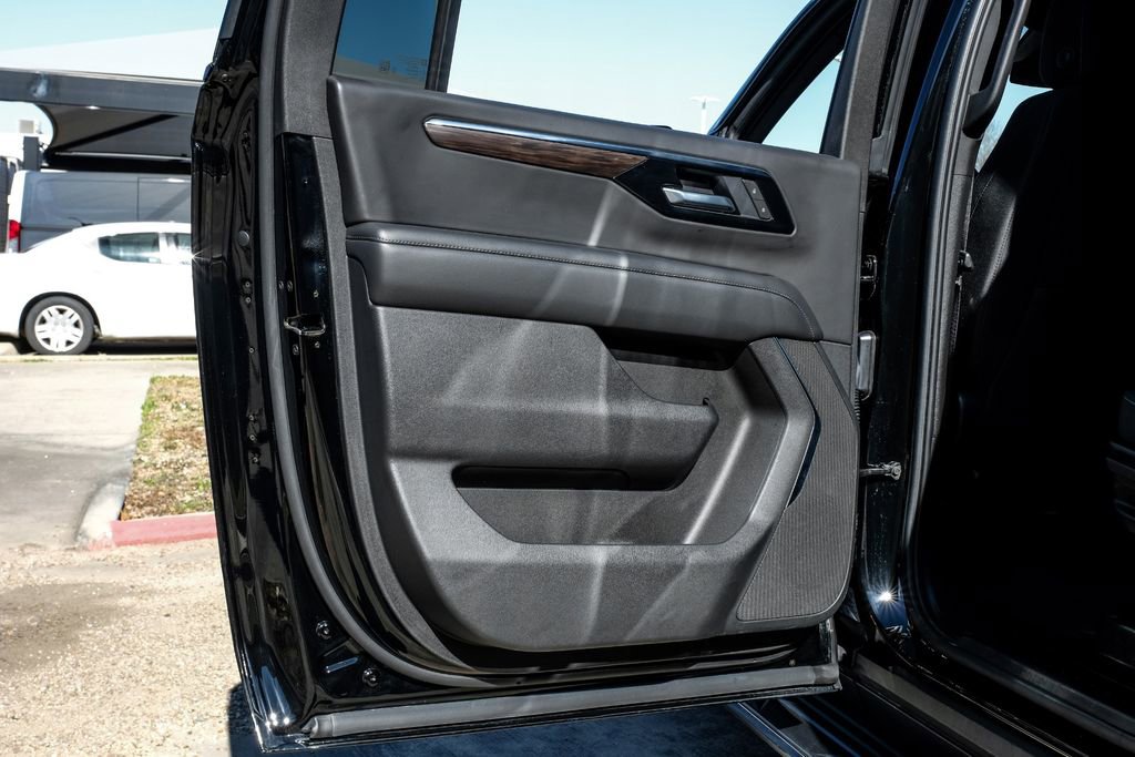Used 2025 Chevrolet Suburban LS image 47