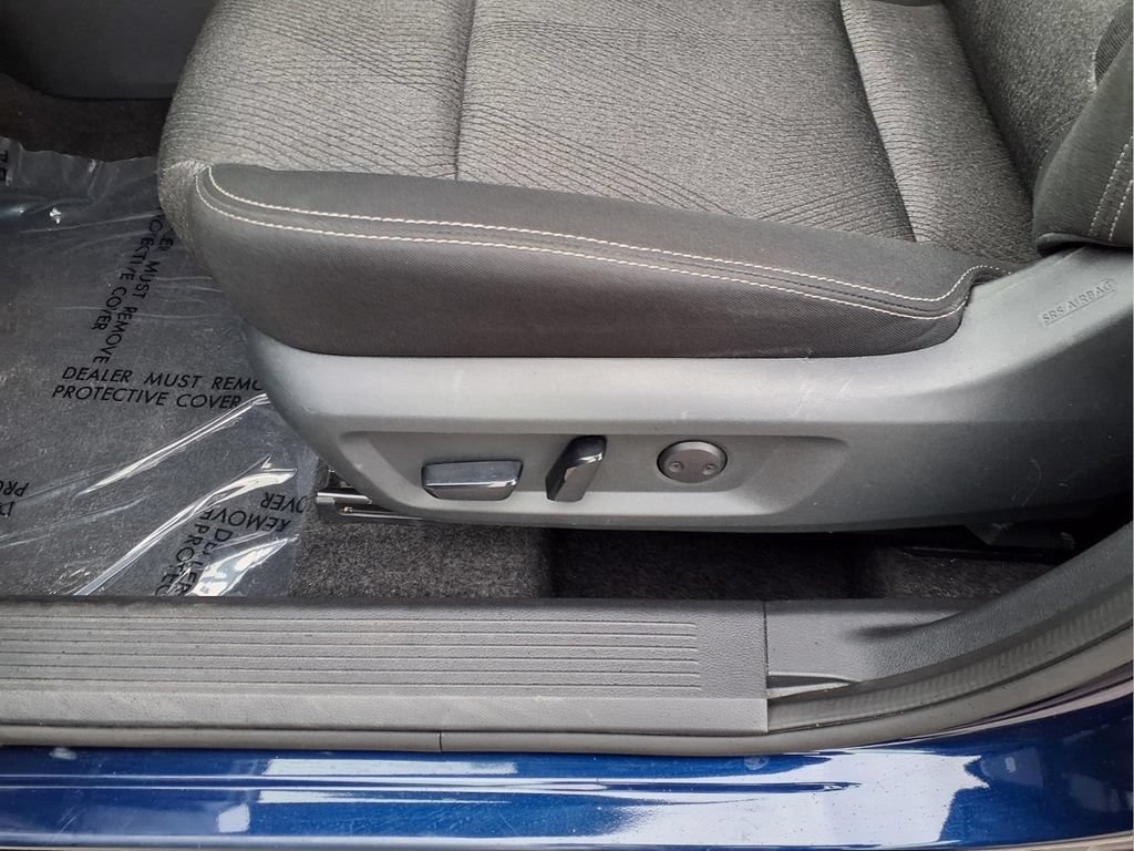 Used 2025 Nissan Rogue SV FWD image 22