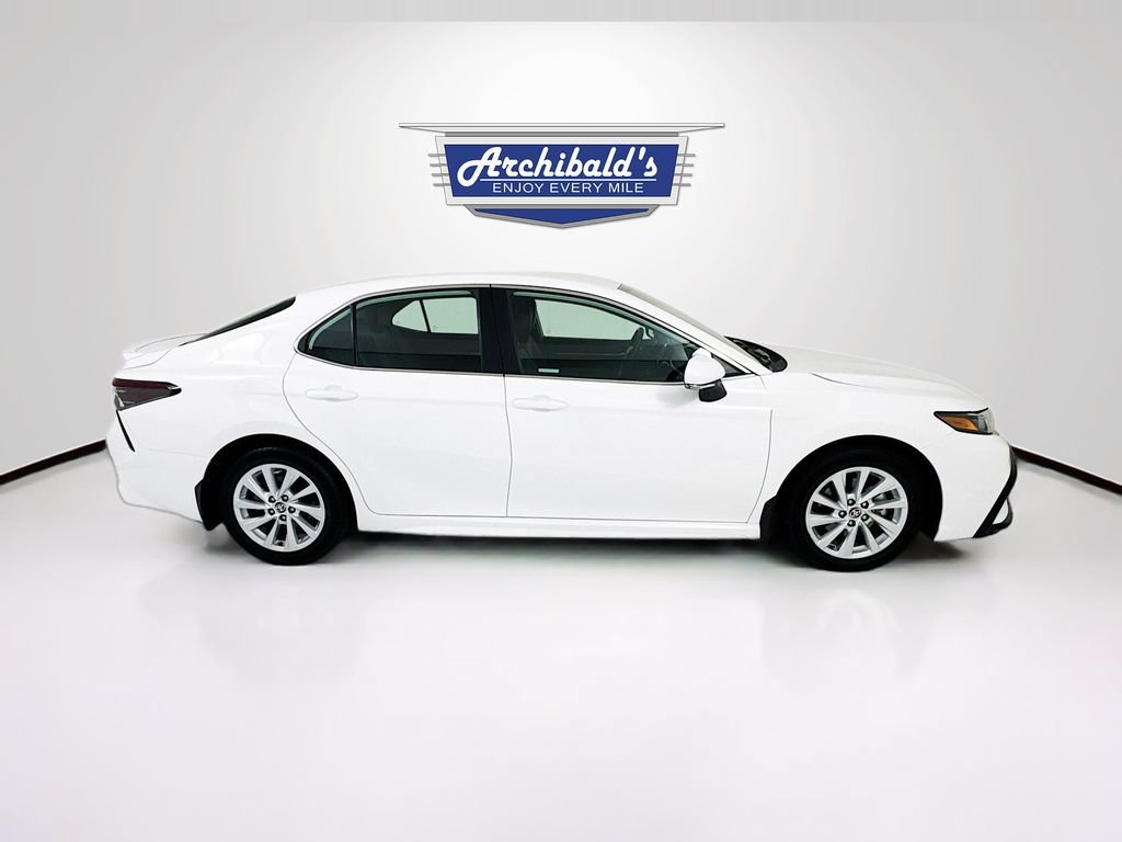 Used 2024 Toyota Camry SE FWD image 9