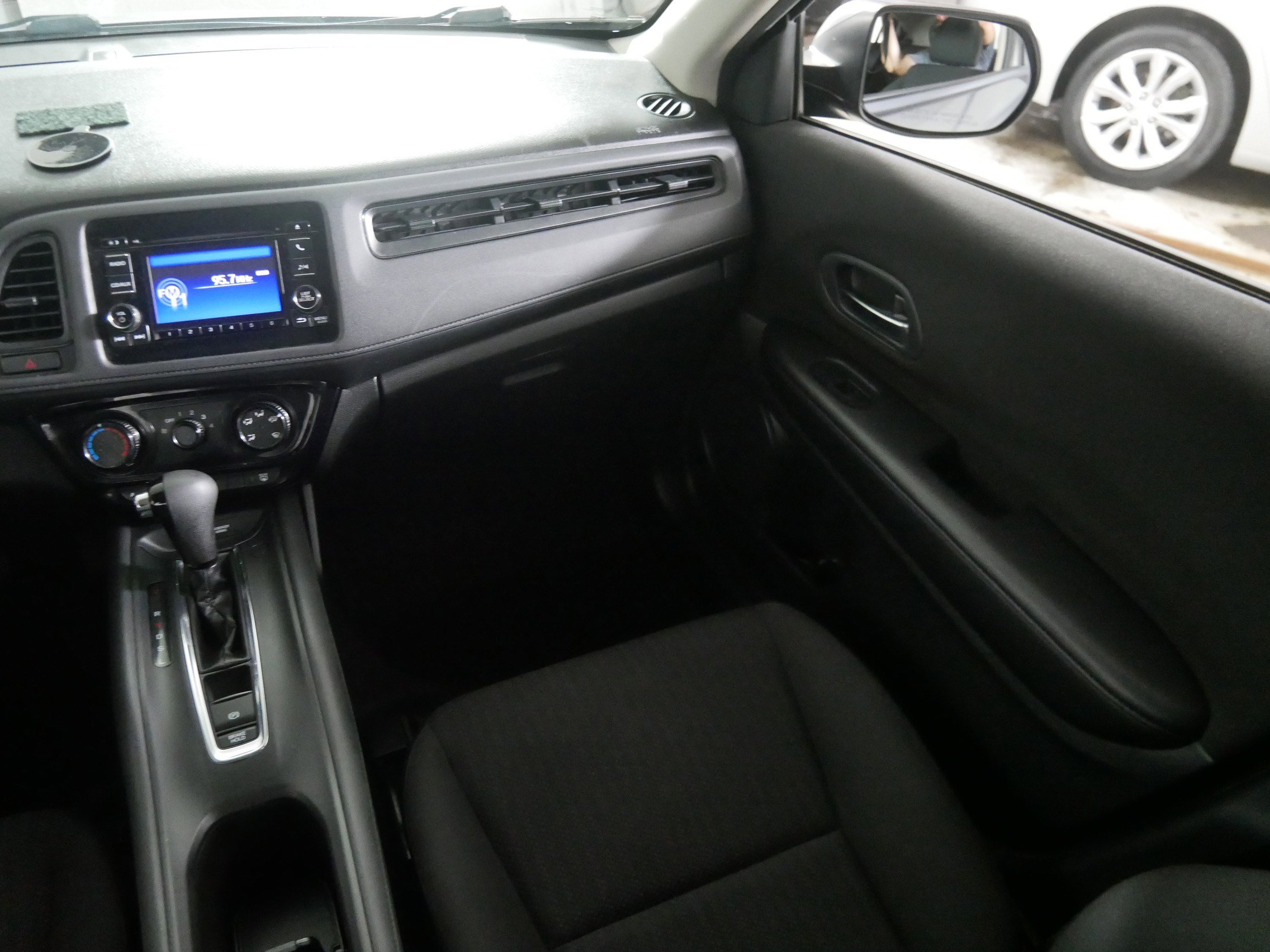 Used 2016 Honda HR-V LX image 11