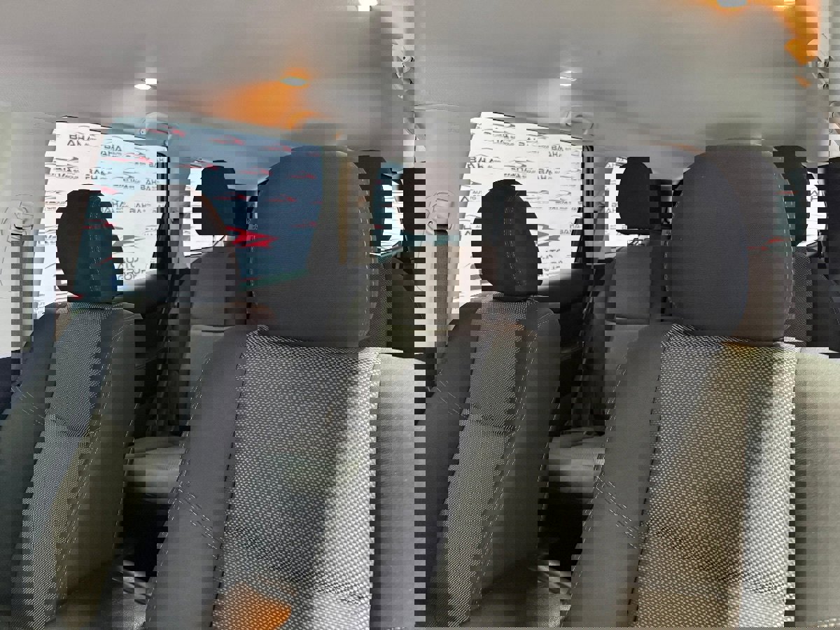 Used 2019 Nissan Pathfinder SV image 29