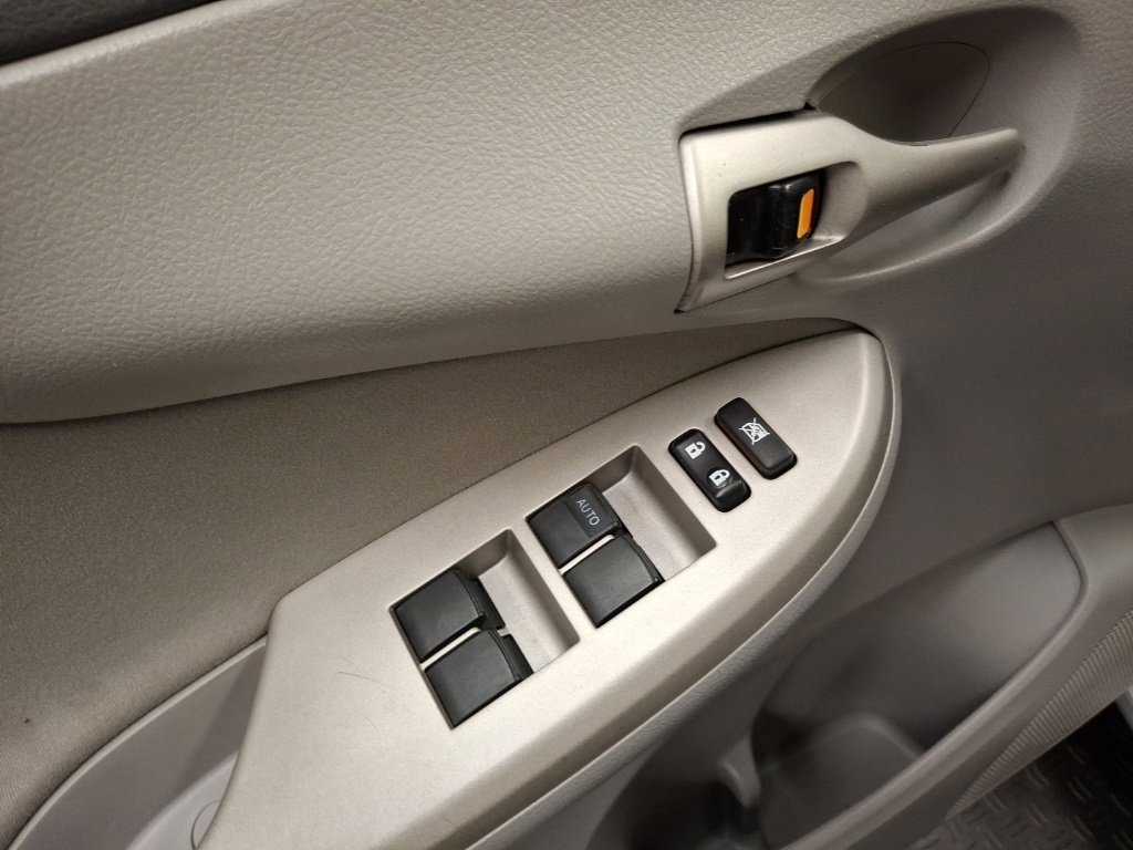 Used 2010 Toyota Corolla LE image 15